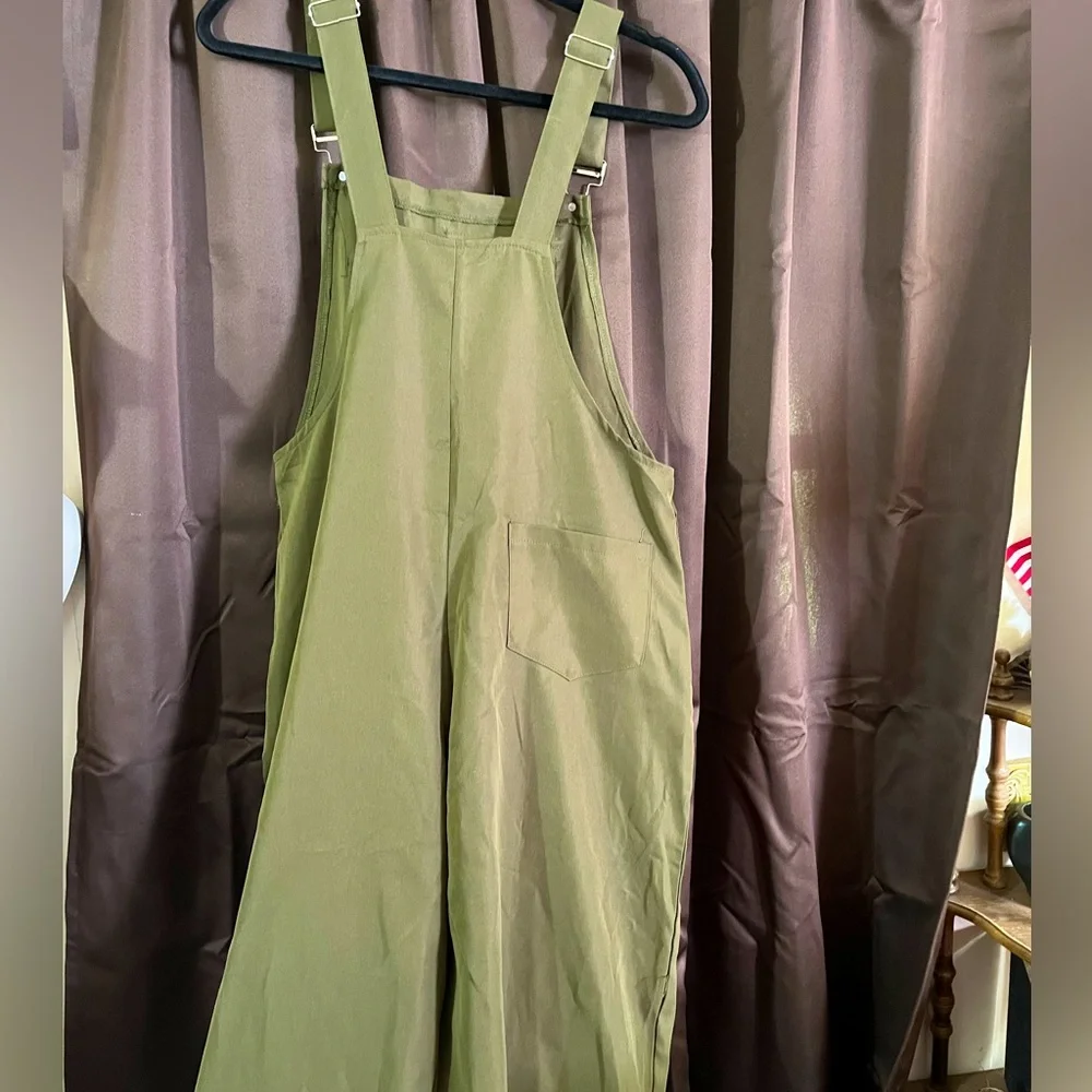 Ladies Salanta Overalls, Size Large, Olive green, they are so cute - Picture 2 of 4